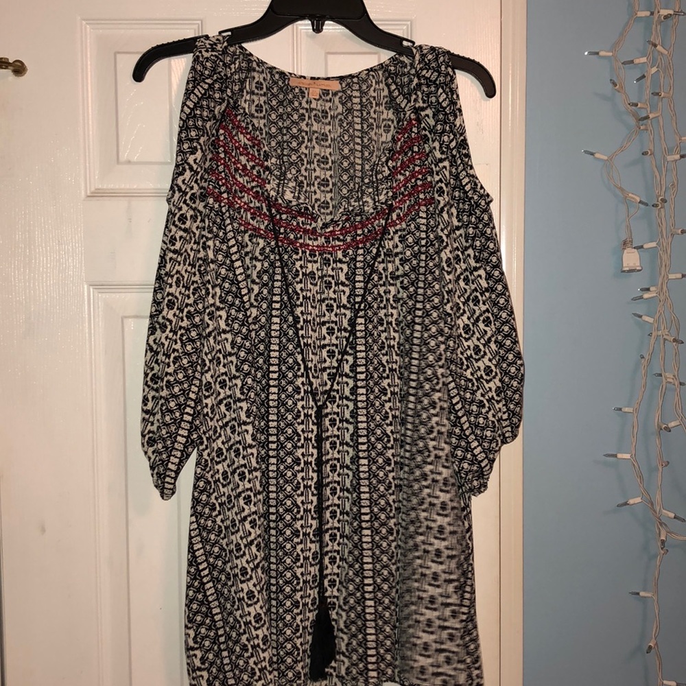 Cold shoulder top